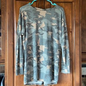 Size M Camo long sleeved top